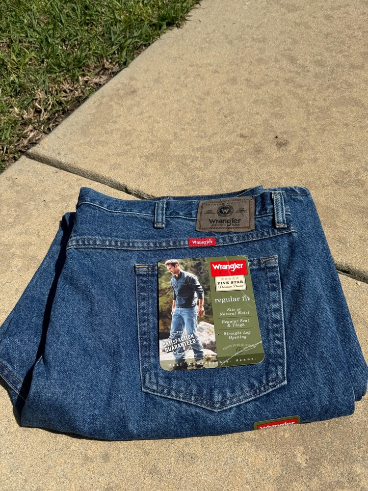 Wrangler NWT Regular Fit-Size 44x32